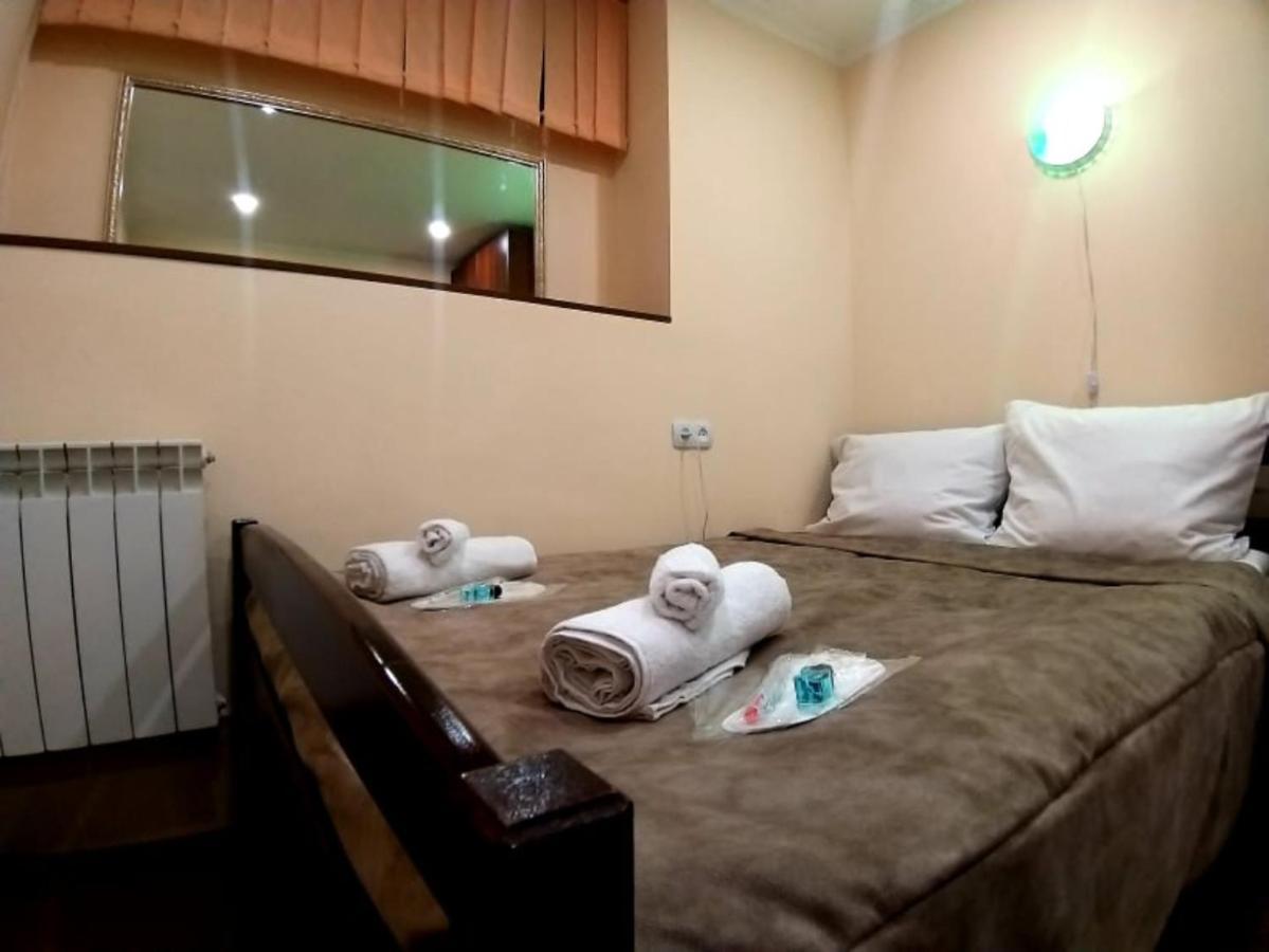 A&X Hostel And Tours Jerevan Buitenkant foto